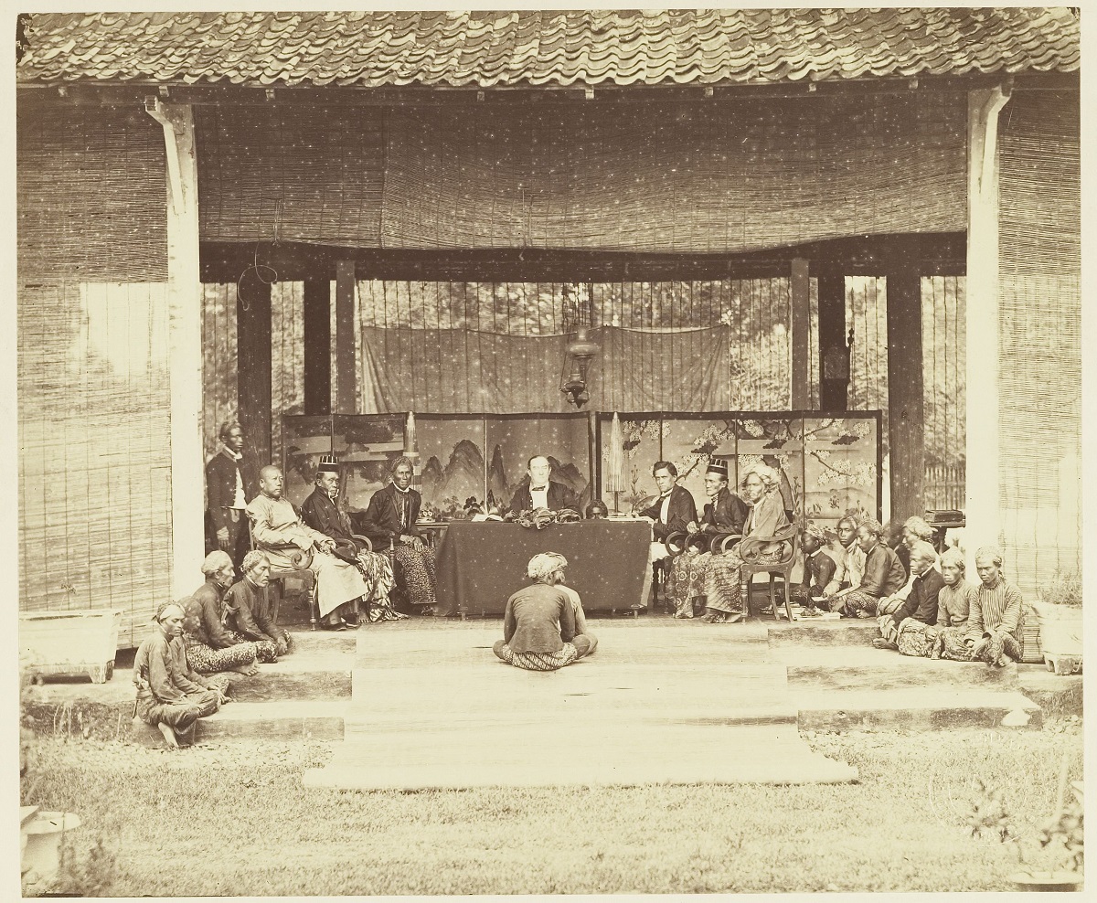 Photograph of the landraad in Pati in 1865