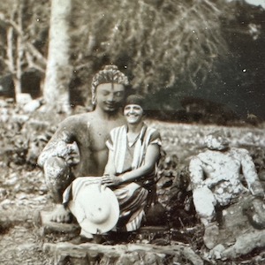 A picture of an American woman travelled in Cambodia