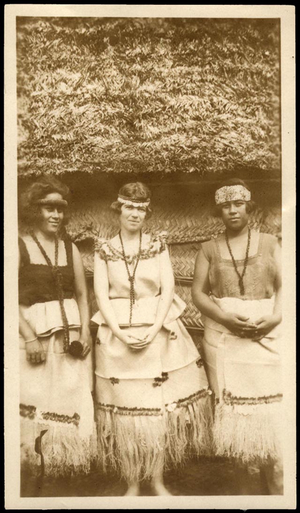 Margaret Mead standing between two Samoan girls