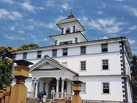 Front view of former Kaichi School