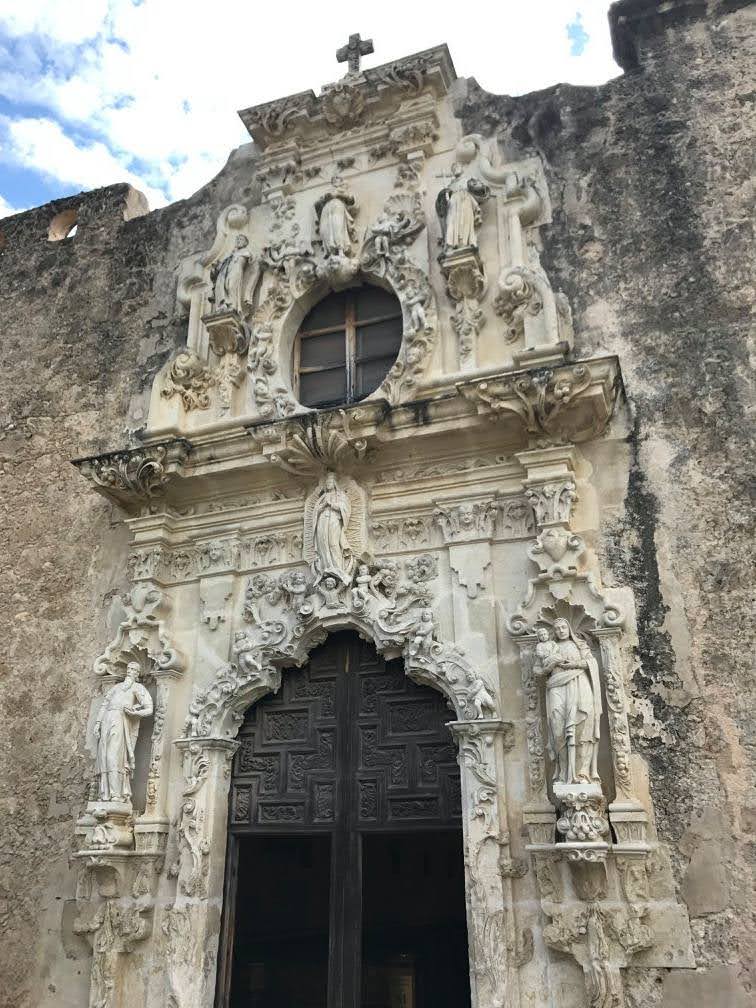 Misión doorway facade